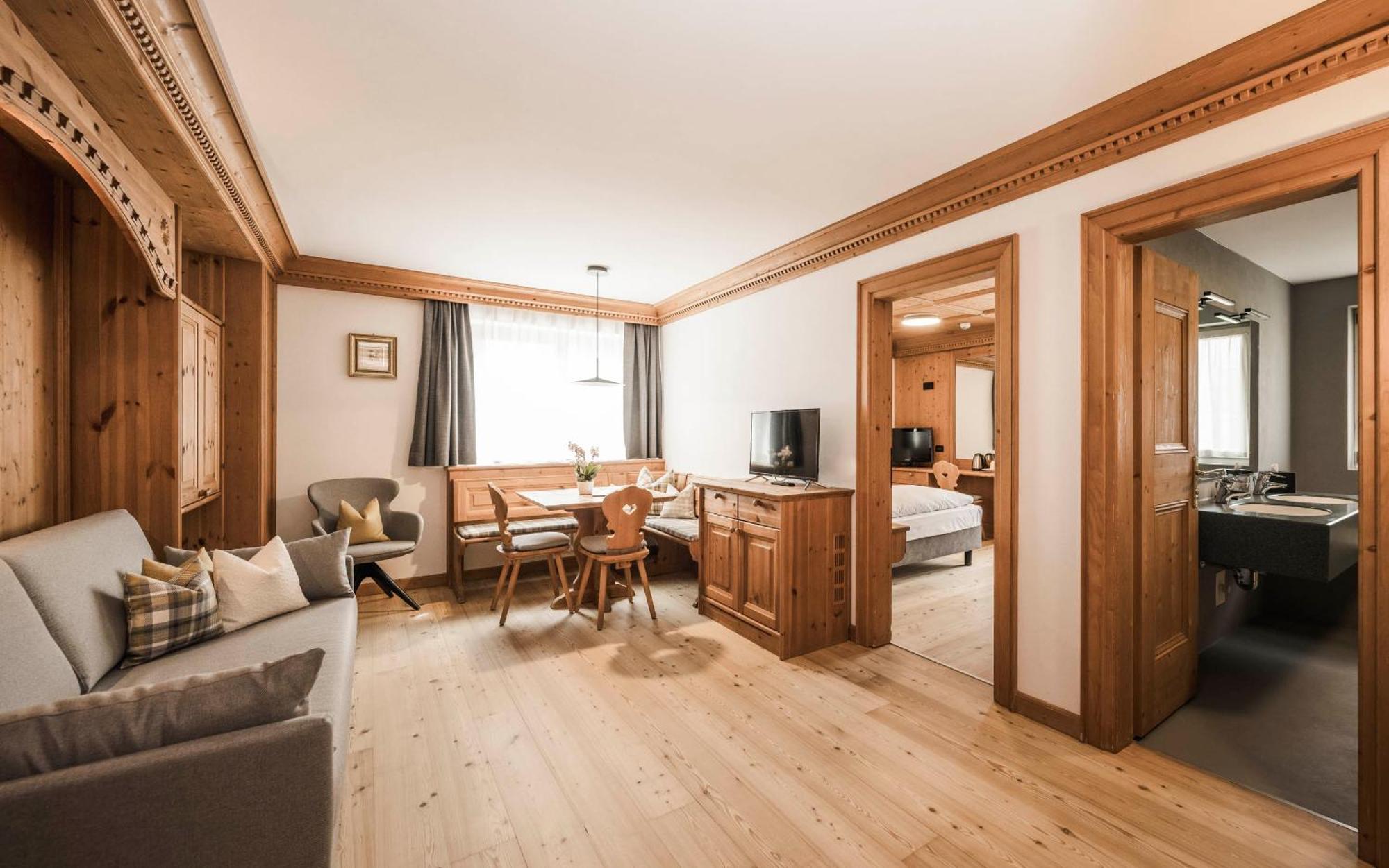 Hotel Ladinia La Villa  Extérieur photo